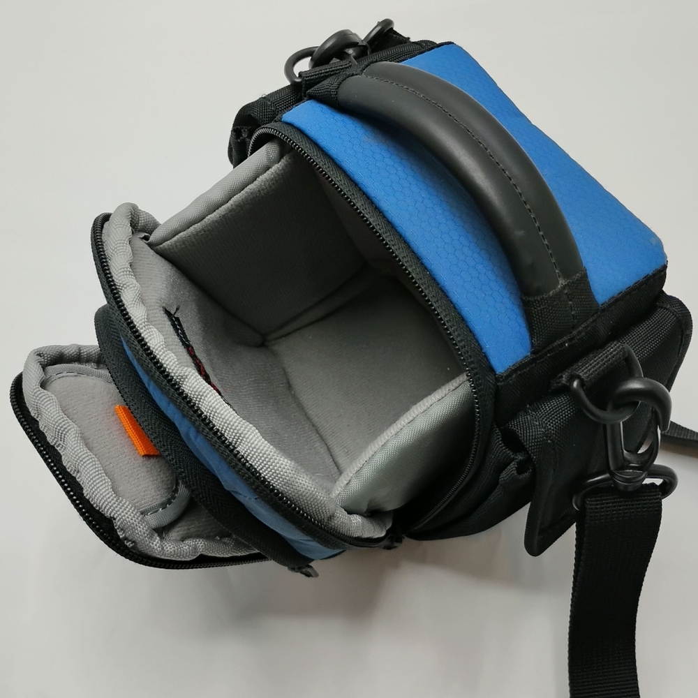 Lowepro Clips 100 Camera Travel Bag Arctic Blue w/ Strap – Compact DSLR/SLR Case - Picture 5 of 8